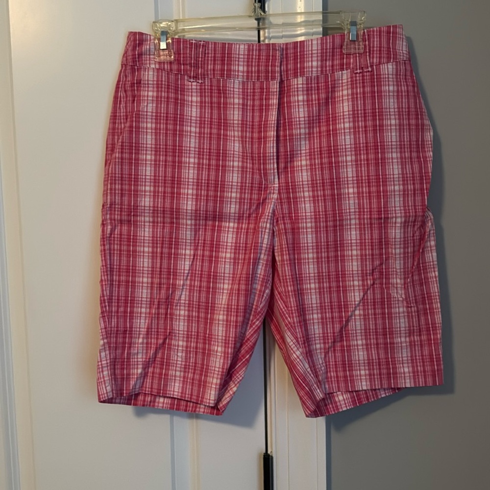 Women’s pink plaid golf shorts